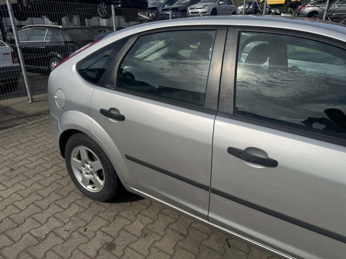 Ford Focus 2 original T&uuml;r hinten rechts Polar Silber Flie&szlig;heck Rohbau Bj.2005